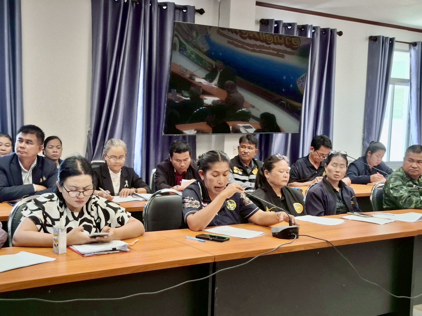 พช.หนองเรือ  : ประชุมขับเคลื่อนการดำเนินงานขจัดความยากจน และพัฒนาคนทุกช่วงวัยอย่างยั่งยืน ตามหลักปรัชญาของเศรษฐกิจพอเพียงในระดับพื้นที่ กิจกรรมประชุม ส่งเสริมการบูรณาการกลไกการขับเคลื่อนการขจัดความยากจนระดับอำเภอ ประจำปี 2569