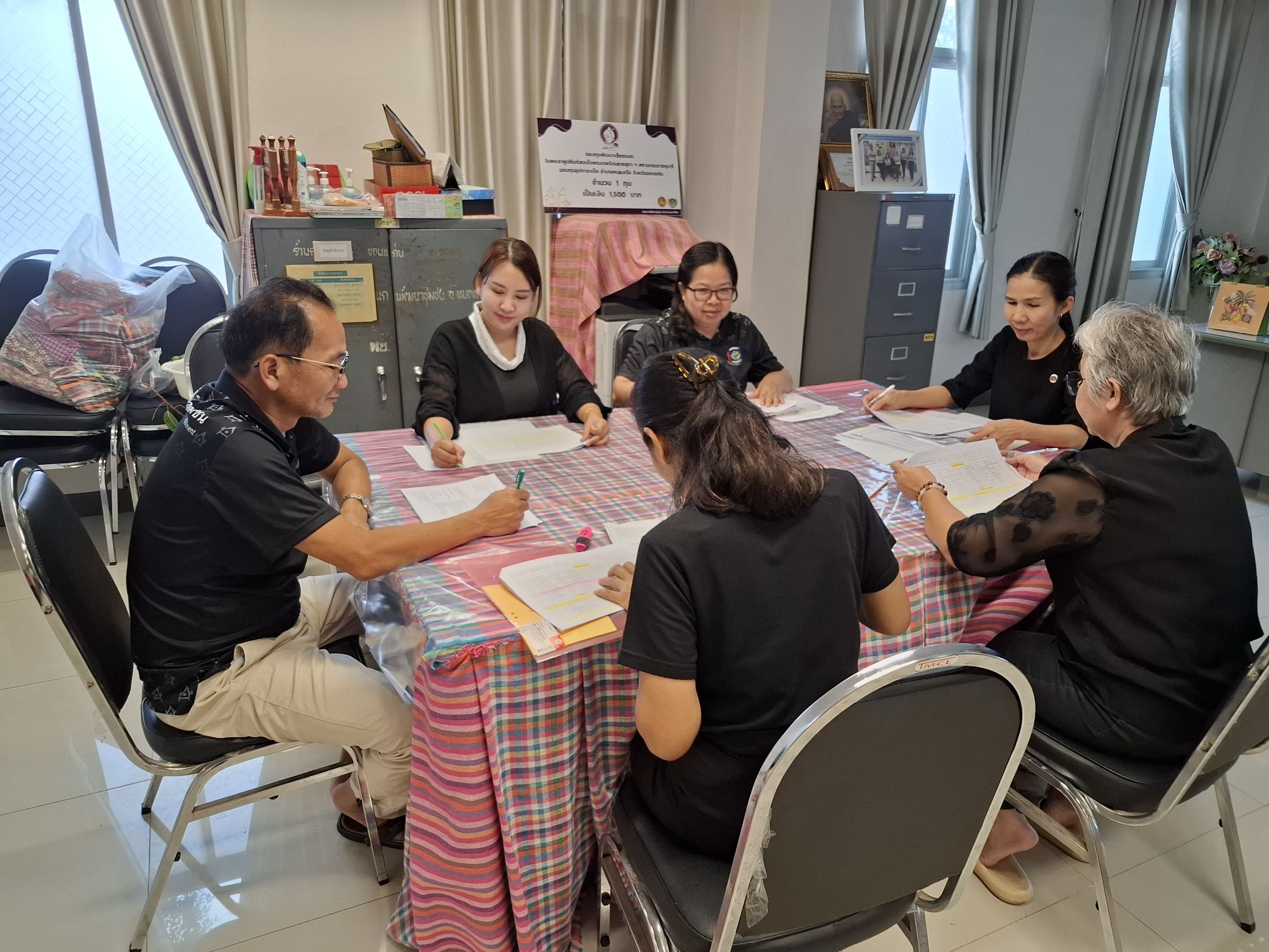 พช.หนองเรือ: ประชุมเจ้าหน้าที่พัฒนาชุมชนอำเภอหนองเรือ