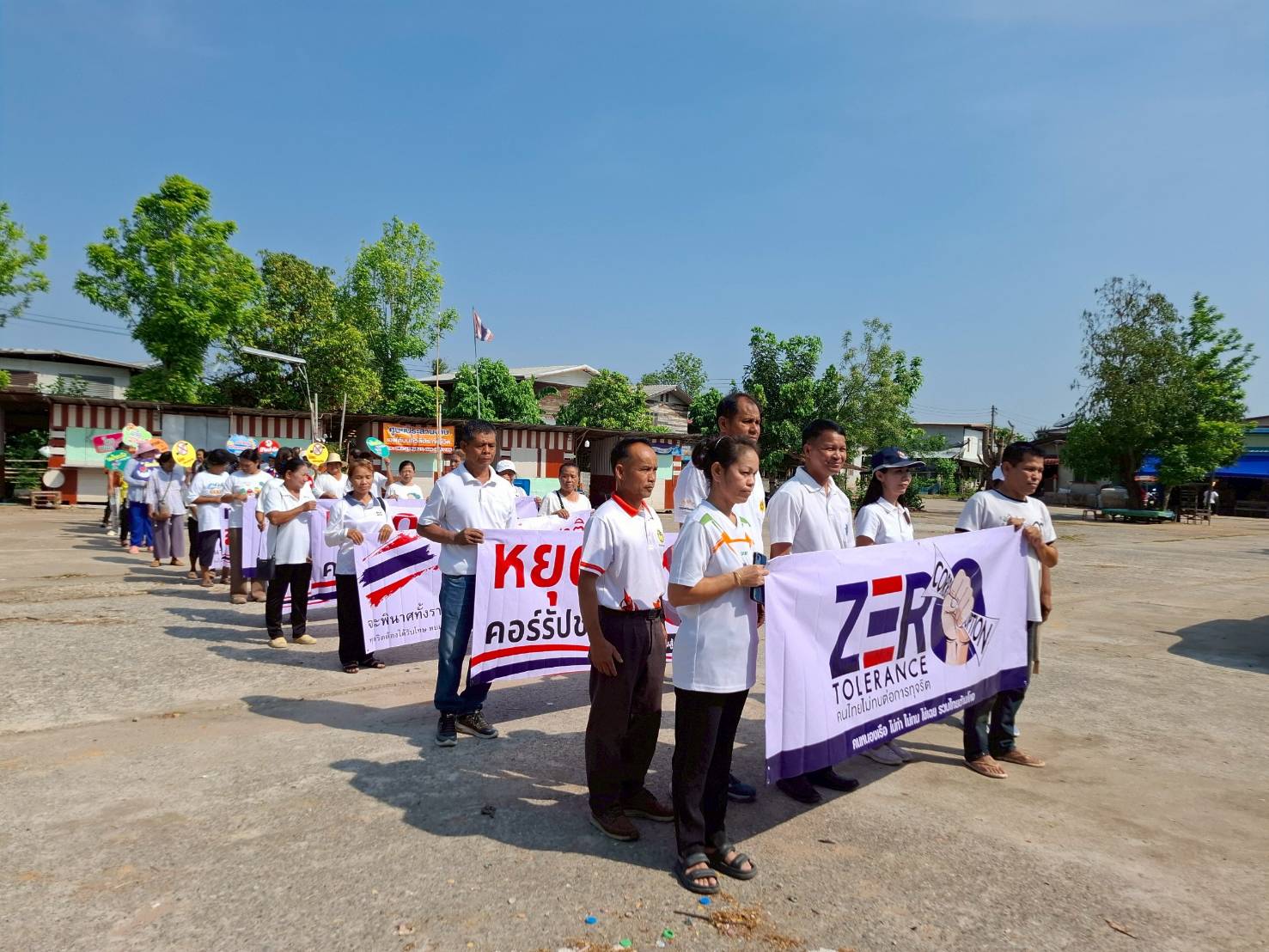 พช.หนองเรือ : ดำเนินโครงการส่งเสริมการพัฒนาชุมชนธรรมาภิบาล กิจกรรมที่ 2 การส่งเสริมการปลูกจิตสำนึกการป้องกันการทุจรติตามแผนการป้องกันและต่อต้านการทุจริตและประพฤติมิชอบของหมู่บ้าน/ชุมชน 🕣 วันอังคาร ที่ 11 สิงหาคม พ.ศ. 2569 เวลา 08.30 น. ณ บ้านเม็ง หมู่ที่ 3 ตำบลบ้านเม็ง อำเภอหนองเรือ จังหวัดขอนแก่น  🍀นายทวิช พิมพะ นายอำเภอหนองเรือ และนางรจนา สิงหรา ณ อยุธยา พัฒนาการอำเภอหนองเรือพร้อมด้วยเจ้าหน้าที่พัฒนาชุมชนอำเภอ   หนองเรือเดินหน้าขับเคลื่อนการพัฒนาชุมชนธรรมาภิบาลอย่างเป็นรูป  ธรรม จัดกิจกรรม "